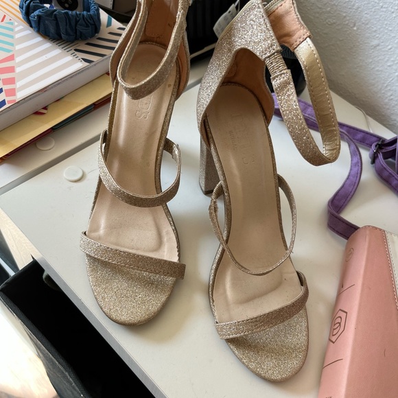 SOARKLY GOLD DAVIDS BRIDAL HEELS - Picture 2 of 3